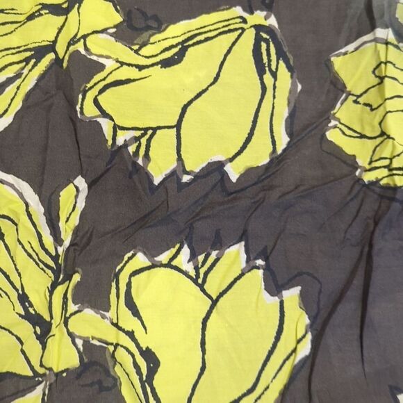 Women's Gap gray blouse with yellow floral print size medium - Picture 4 of 4